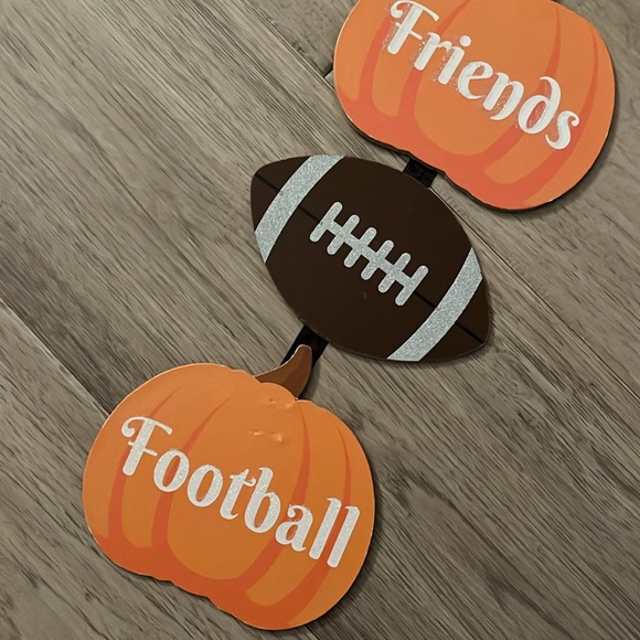 Fall Decor - Family Friends Football Sign - Picture 4 of 4